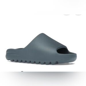 Adidas Yeezy slide 
Color in  slate marine 
Size female 9